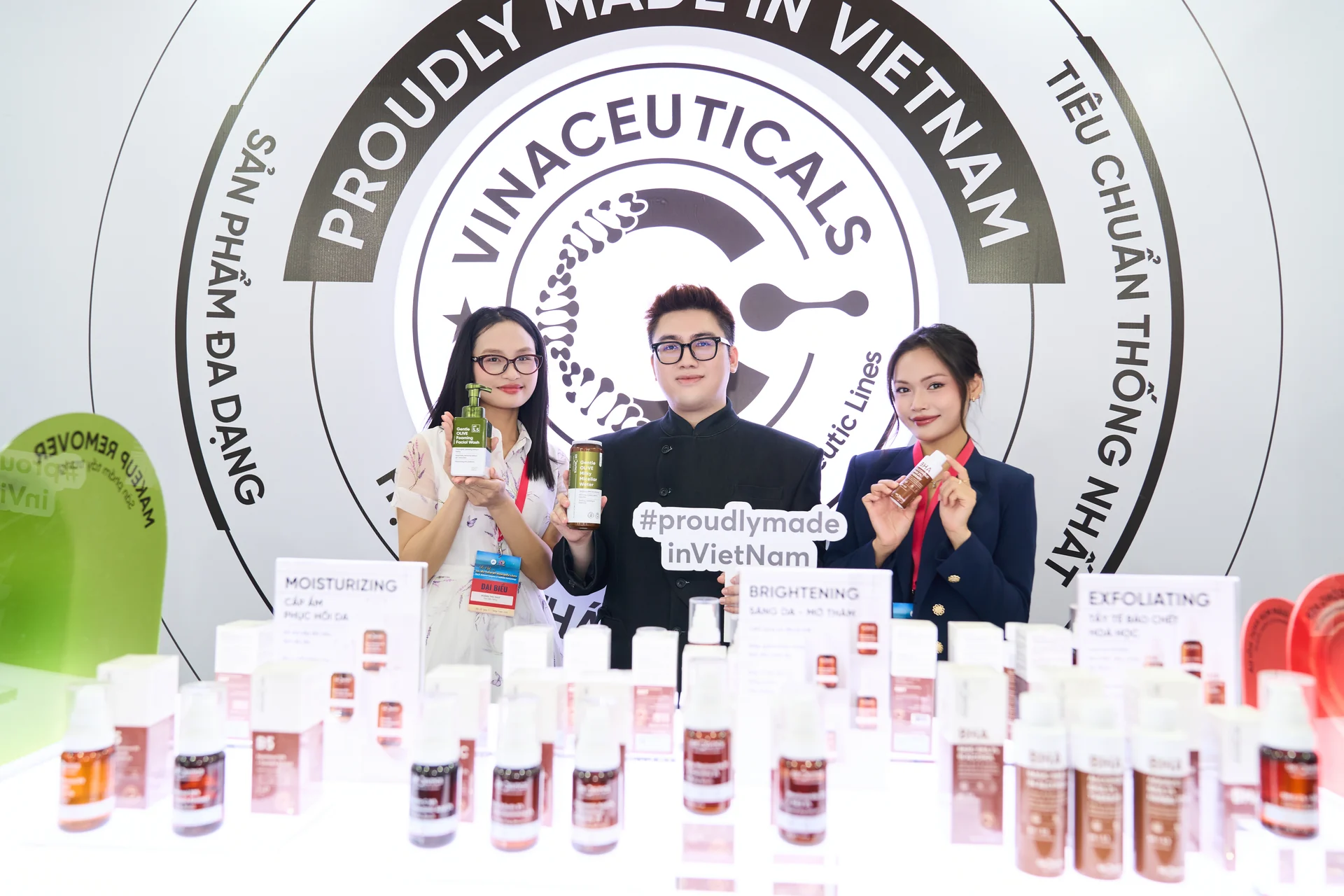 DS Thu Thủy tại không gian trưng bày thương hiệu